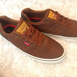 NWOT Mens Levi’s shoes